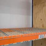 Waterfall wire decking on selective pallet racking